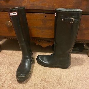 Size 9 Tall Black Hunter rain boots